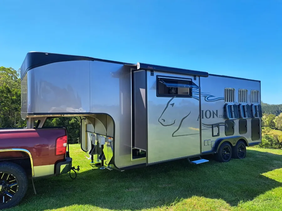 Ultimate Gooseneck horse float